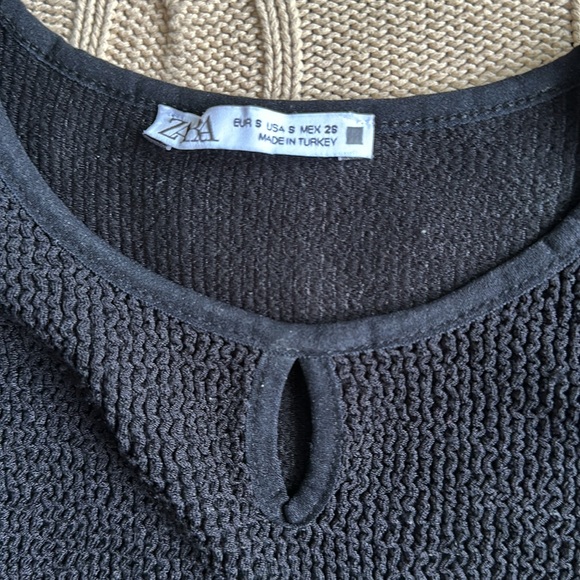 Zara crop top w/ front keyhole - Picture 4 of 5